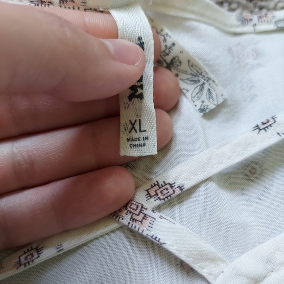 Patterned Blouse - Picture 3 of 7